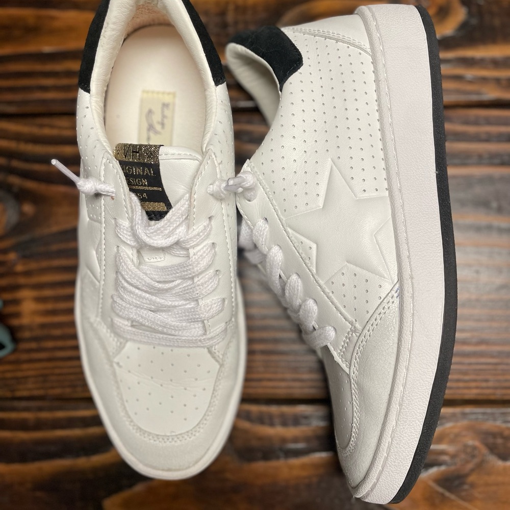 Vintage Havana Star Perforated Sneakers (LIKE NEW)
